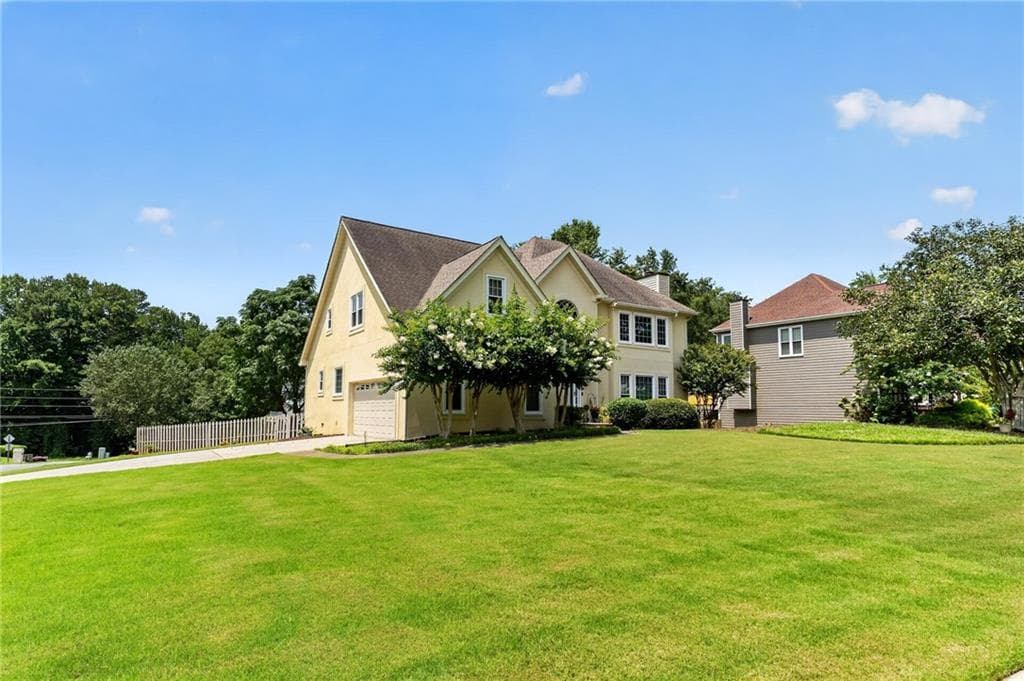 4 bedroom, 4 bathroom, 2,470 sq ft single family residence for sale at 3607 Tree View Drive, Snellville, GA 30078 — photo 2