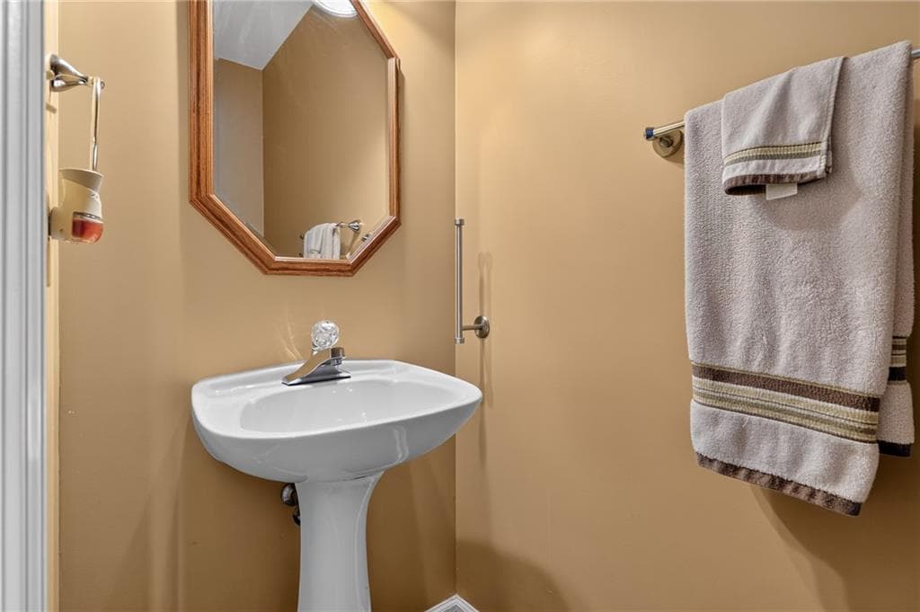 4 bedroom, 4 bathroom, 2,470 sq ft single family residence for sale at 3607 Tree View Drive, Snellville, GA 30078 — photo 8
