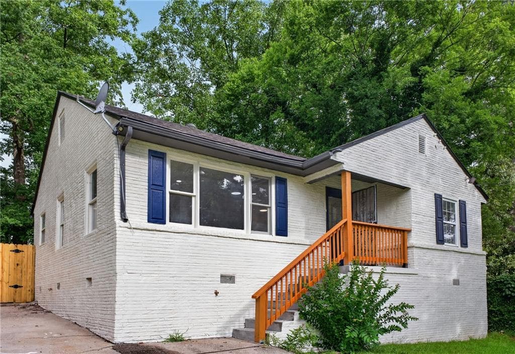 3 bedroom, 2 bathroom, 1,028 sq ft single family residence for sale at 2027 Hilburn Drive, Atlanta, GA 30316 — photo 2