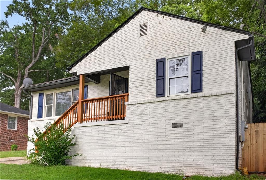 3 bedroom, 2 bathroom, 1,028 sq ft single family residence for sale at 2027 Hilburn Drive, Atlanta, GA 30316 — photo 3
