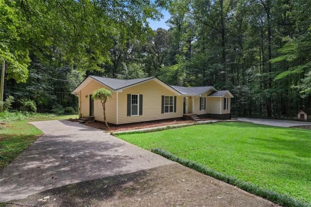 3 bedroom, 2 bathroom, 1,808 sq ft single family residence for sale at 419 Marcella Avenue, Sharpsburg, GA 30277 — photo 2