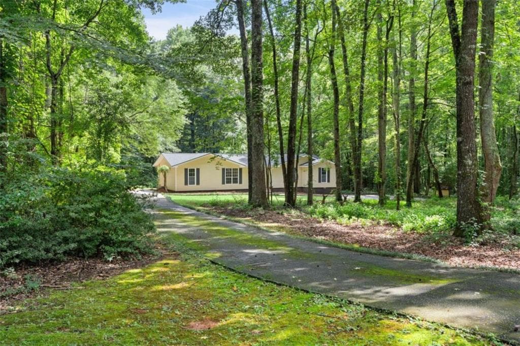 3 bedroom, 2 bathroom, 1,808 sq ft single family residence for sale at 419 Marcella Avenue, Sharpsburg, GA 30277 — photo 3