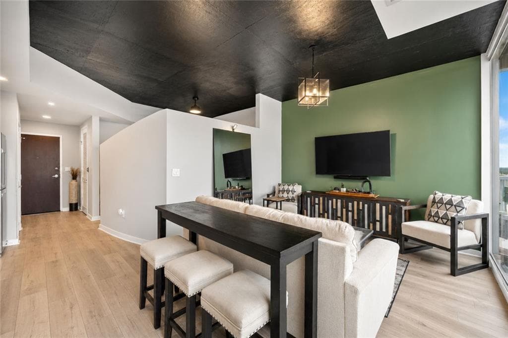 1 bedroom, 1 bathroom, 620 sq ft condominium for sale at 3324 Peachtree Road 1616, Atlanta, GA 30326 — photo 3