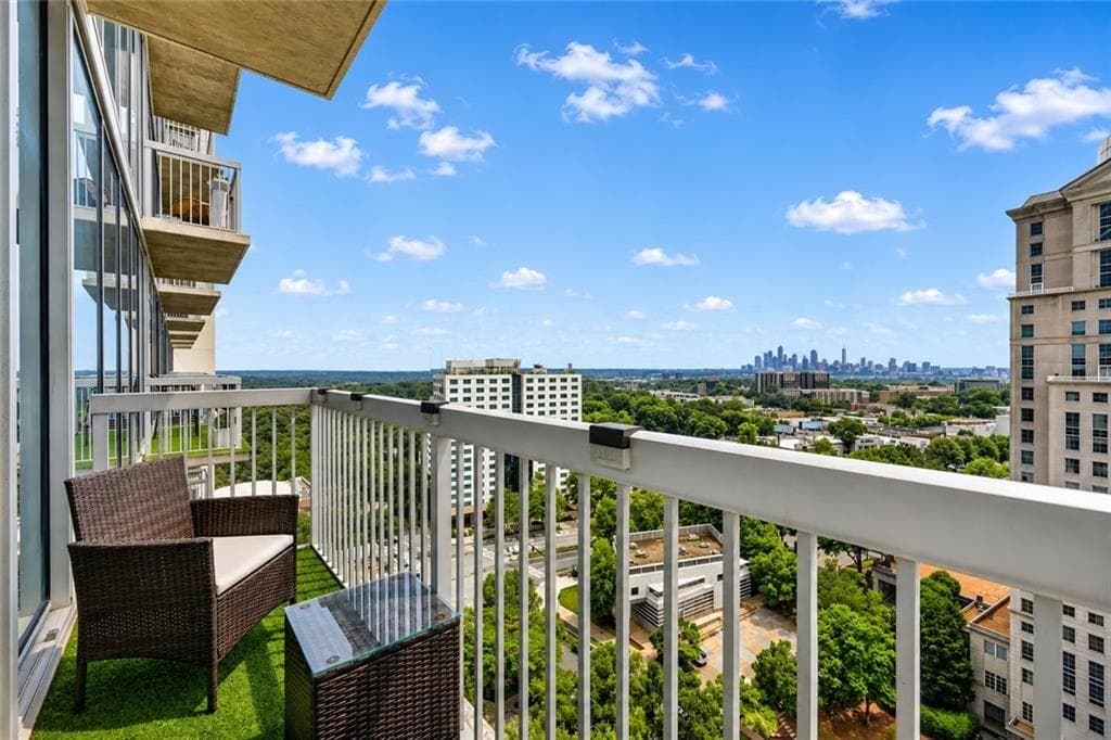 1 bedroom, 1 bathroom, 620 sq ft condominium for sale at 3324 Peachtree Road 1616, Atlanta, GA 30326 — photo 5
