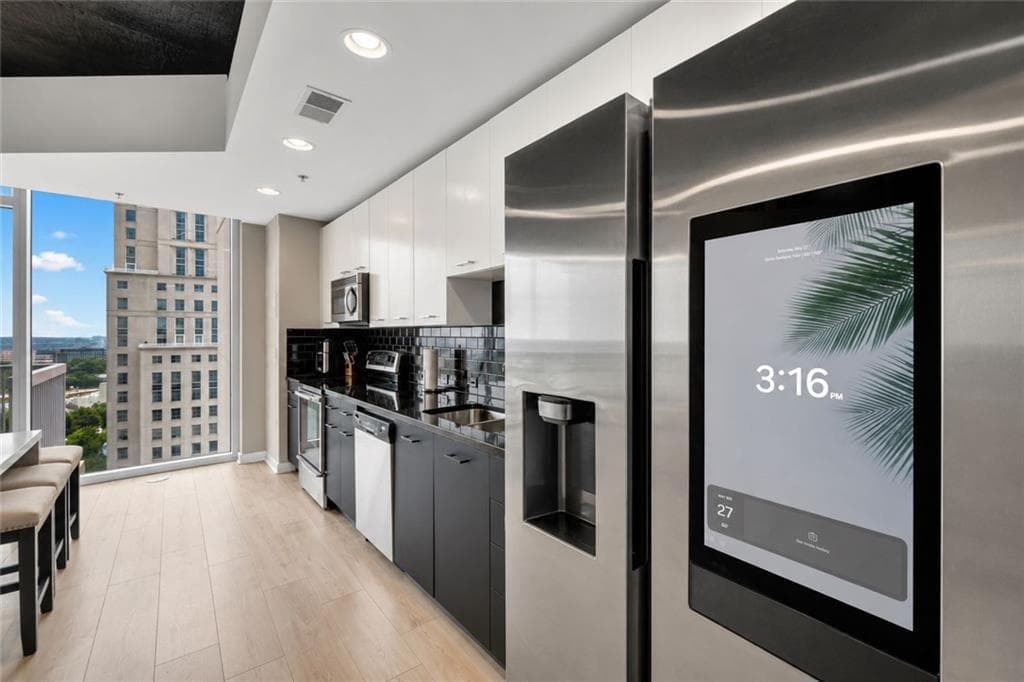 1 bedroom, 1 bathroom, 620 sq ft condominium for sale at 3324 Peachtree Road 1616, Atlanta, GA 30326 — photo 7