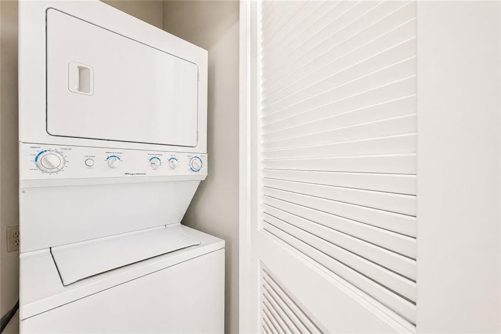 1 bedroom, 1 bathroom, 620 sq ft condominium for sale at 3324 Peachtree Road 1616, Atlanta, GA 30326 — photo 8