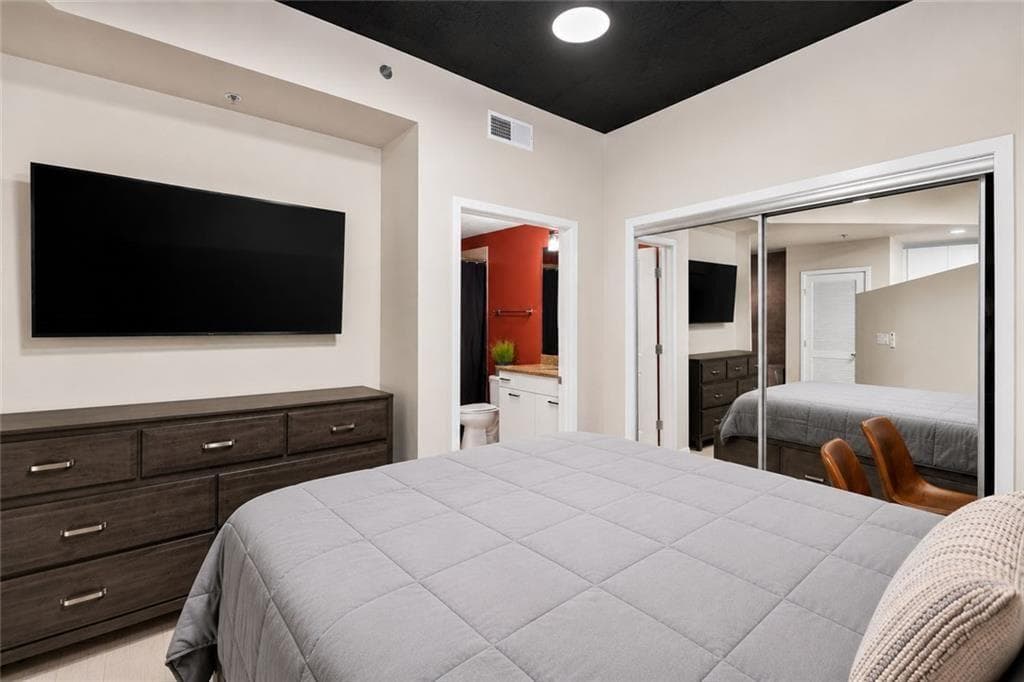 1 bedroom, 1 bathroom, 620 sq ft condominium for sale at 3324 Peachtree Road 1616, Atlanta, GA 30326 — photo 10