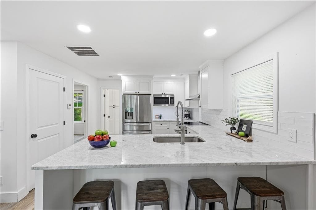 3 bedroom, 3 bathroom, 1,176 sq ft single family residence for sale at 6995 Lakeside Place, Gainesville, GA 30506 — photo 7