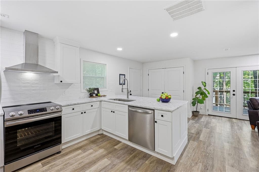 3 bedroom, 3 bathroom, 1,176 sq ft single family residence for sale at 6995 Lakeside Place, Gainesville, GA 30506 — photo 9
