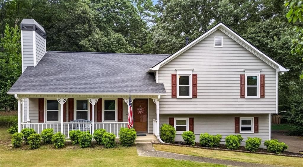 3 bedroom, 2 bathroom, 1,528 sq ft single family residence under contract at 294 N Briar Ridge, Woodstock, GA 30189
