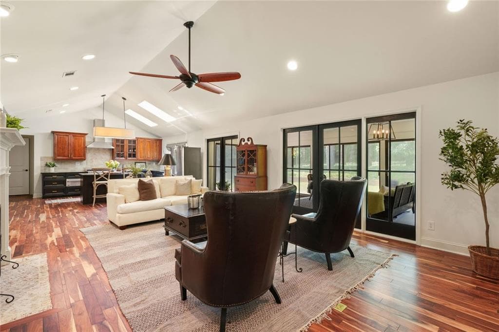 4 bedroom, 5 bathroom, 4,280 sq ft single family residence under contract at 5680 Lake Forrest Drive, Sandy Springs, GA 30342 — photo 8
