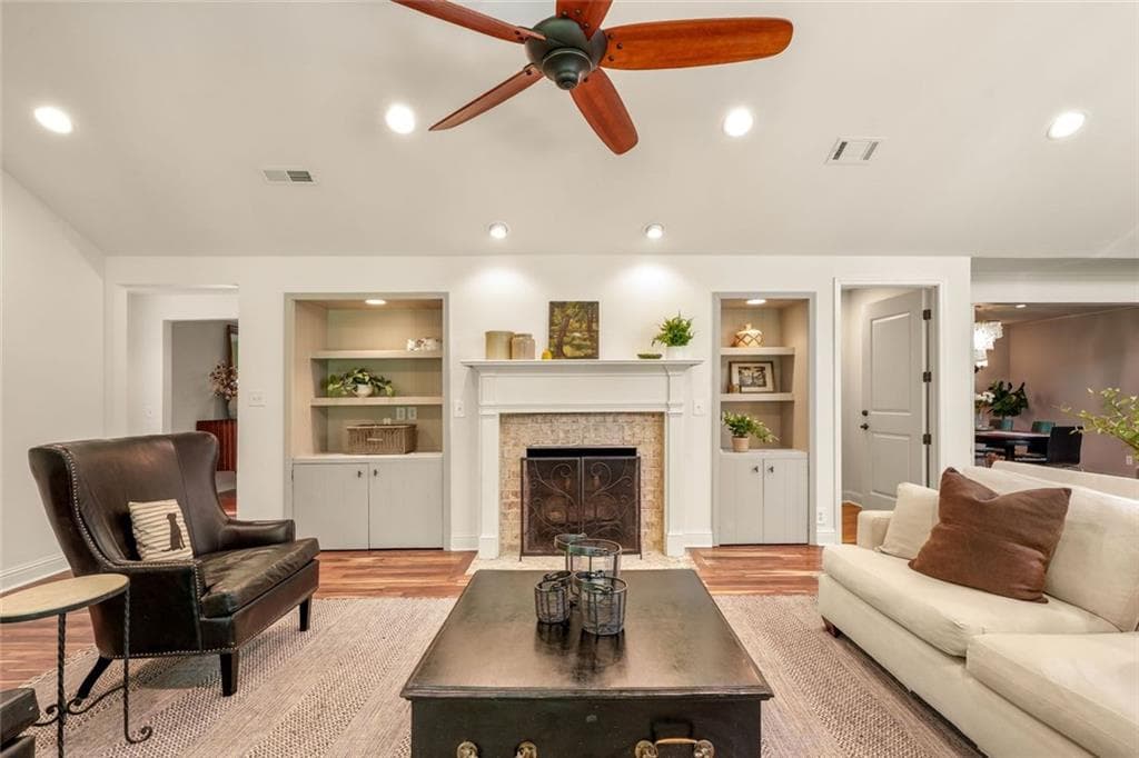 4 bedroom, 5 bathroom, 4,280 sq ft single family residence under contract at 5680 Lake Forrest Drive, Sandy Springs, GA 30342 — photo 9