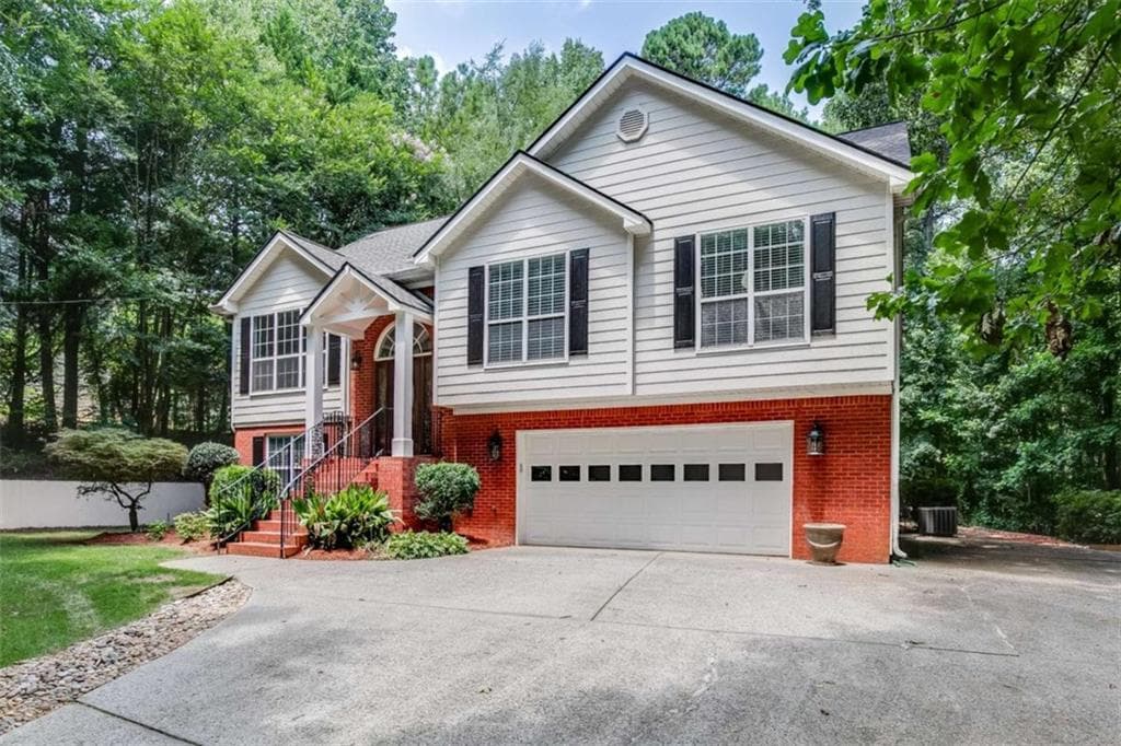5 bedroom, 3 bathroom, 2,523 sq ft single family residence for sale at 1105 TAB ROBERTS Road, Lawrenceville, GA 30043 — photo 2