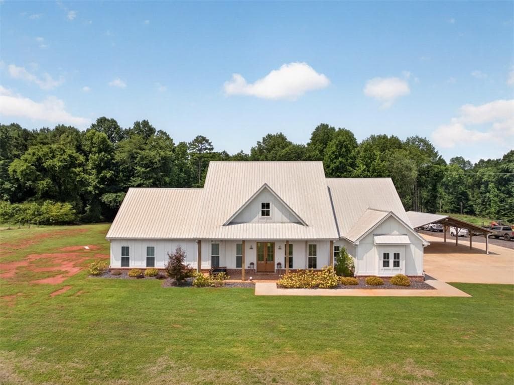 5 bedroom, 5 bathroom, 3,066 sq ft single family residence for sale at 1475 Storey Lane, Jefferson, GA 30549 — photo 2
