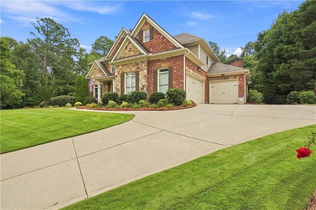5 bedroom, 5 bathroom, 5,828 sq ft single family residence under contract at 2125 Cascading Creek Court, Cumming, GA 30041 — photo 2