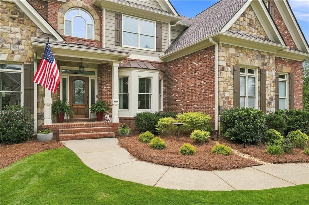 5 bedroom, 5 bathroom, 5,828 sq ft single family residence under contract at 2125 Cascading Creek Court, Cumming, GA 30041 — photo 3