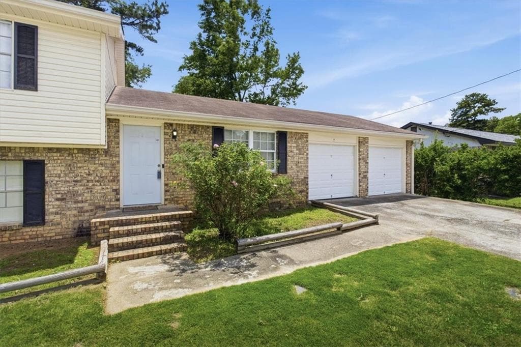 5 bedroom, 2 bathroom, 1,682 sq ft single family residence under contract at 941 Cochise Trail, Conyers, GA 30094 — photo 3