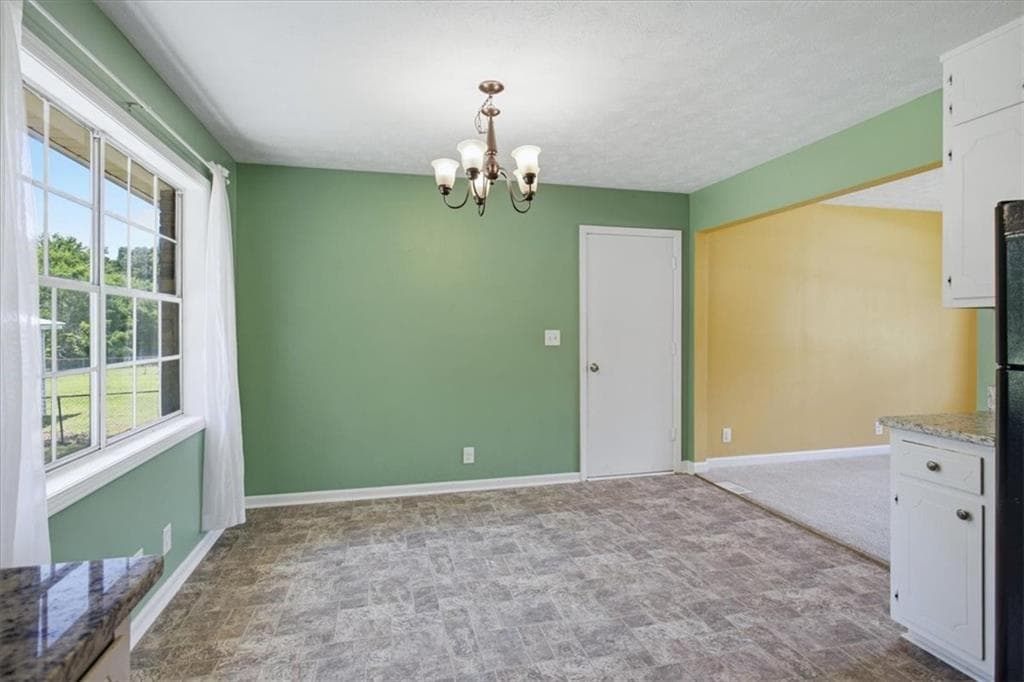 5 bedroom, 2 bathroom, 1,682 sq ft single family residence under contract at 941 Cochise Trail, Conyers, GA 30094 — photo 9
