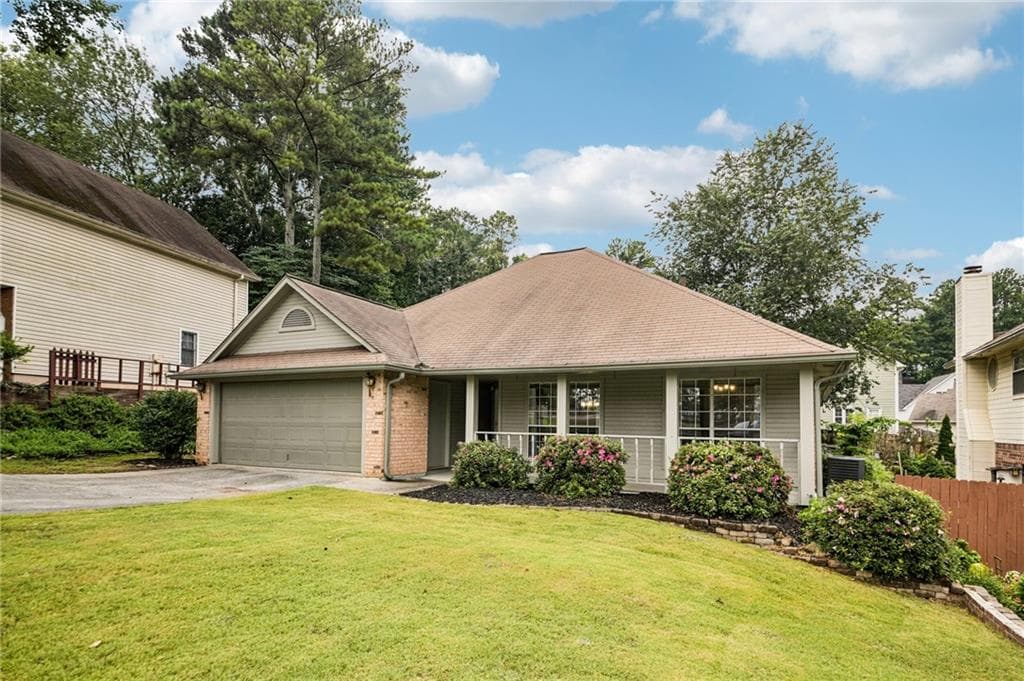 3 bedroom, 2 bathroom, 1,756 sq ft single family residence for sale at 3510 Steve Drive, Marietta, GA 30064 — photo 3