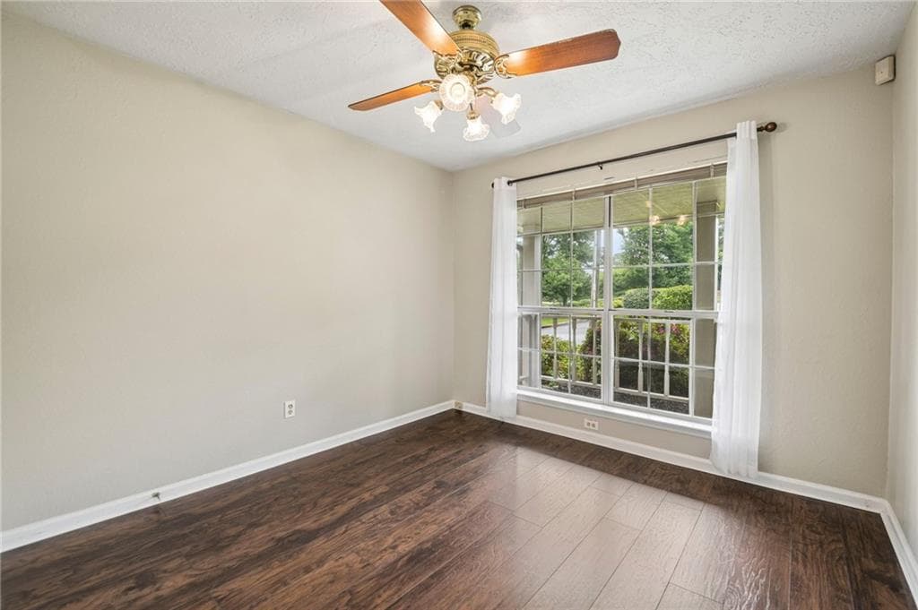 3 bedroom, 2 bathroom, 1,756 sq ft single family residence for sale at 3510 Steve Drive, Marietta, GA 30064 — photo 7
