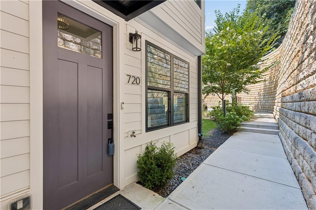2 bedroom, 3 bathroom, 1,534 sq ft townhouse for sale at 720 Eloise Way, Atlanta, GA 30312 — photo 1 of 64