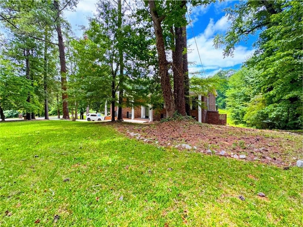 5 bedroom, 4 bathroom, 1,769 sq ft single family residence under contract at 1665 Loch Lomond Trail, Atlanta, GA 30331 — photo 2