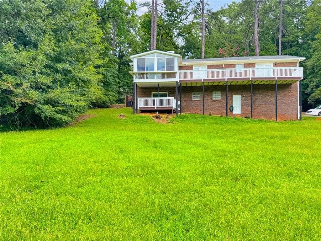 5 bedroom, 4 bathroom, 1,769 sq ft single family residence under contract at 1665 Loch Lomond Trail, Atlanta, GA 30331 — photo 3
