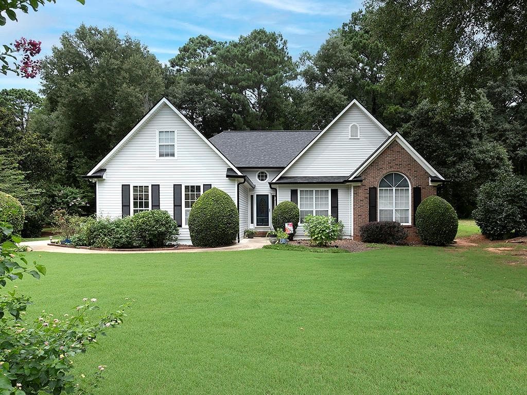 3 bedroom, 2 bathroom, 2,138 sq ft single family residence under contract at 217 Leighs Trace, Mcdonough, GA 30253