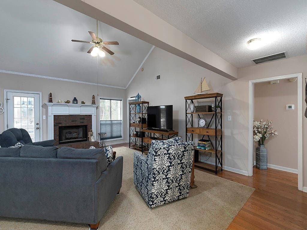3 bedroom, 2 bathroom, 2,138 sq ft single family residence under contract at 217 Leighs Trace, Mcdonough, GA 30253 — photo 6