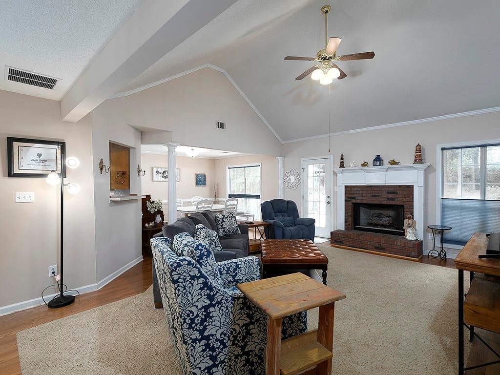 3 bedroom, 2 bathroom, 2,138 sq ft single family residence under contract at 217 Leighs Trace, Mcdonough, GA 30253 — photo 10
