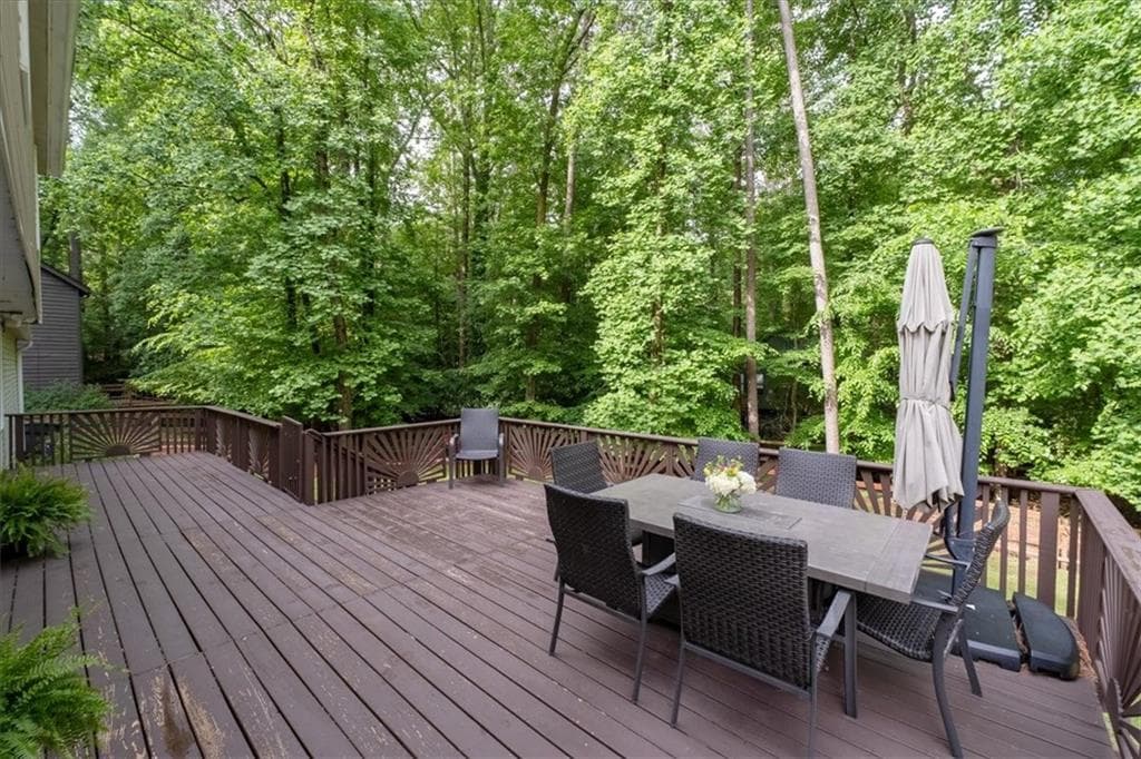 5 bedroom, 3 bathroom, 2,340 sq ft single family residence for rent at 9470 Hillside Drive, Roswell, GA 30076 for $3,500 a month — photo 2