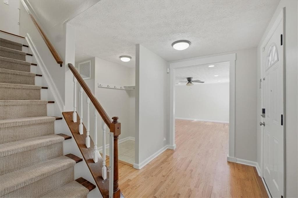 5 bedroom, 3 bathroom, 2,340 sq ft single family residence for rent at 9470 Hillside Drive, Roswell, GA 30076 for $3,500 a month — photo 4