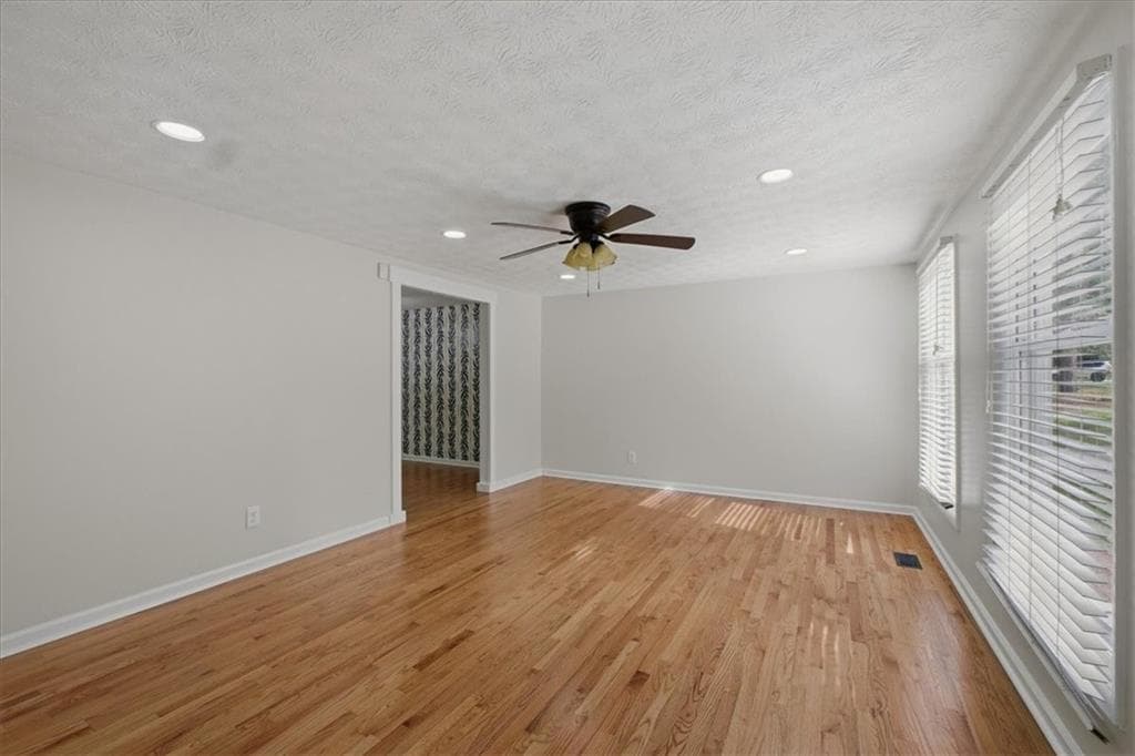 5 bedroom, 3 bathroom, 2,340 sq ft single family residence for rent at 9470 Hillside Drive, Roswell, GA 30076 for $3,500 a month — photo 7