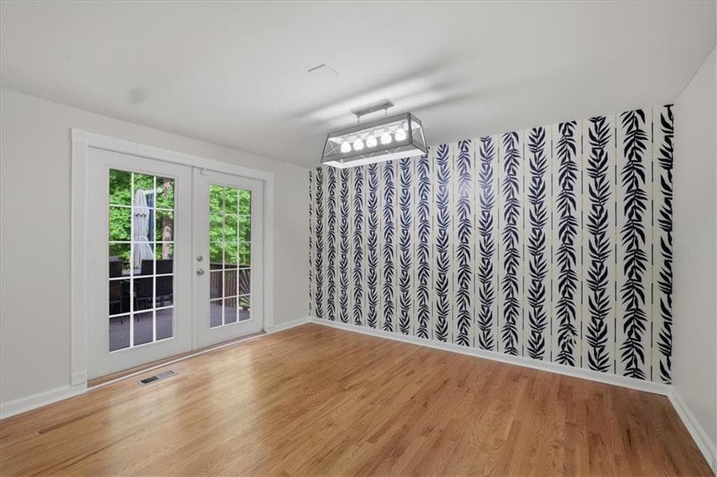 5 bedroom, 3 bathroom, 2,340 sq ft single family residence for rent at 9470 Hillside Drive, Roswell, GA 30076 for $3,500 a month — photo 9