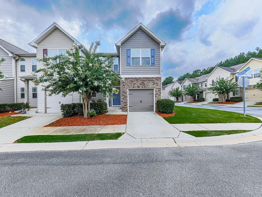 3 bedroom, 3 bathroom, 1,968 sq ft townhouse for sale at 3353 Blue Springs Walk, Kennesaw, GA 30144 — photo 2