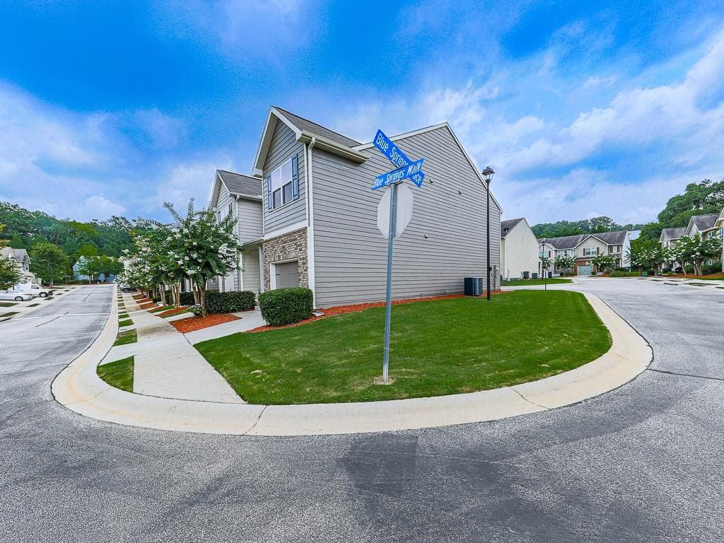 3 bedroom, 3 bathroom, 1,968 sq ft townhouse for sale at 3353 Blue Springs Walk, Kennesaw, GA 30144 — photo 4