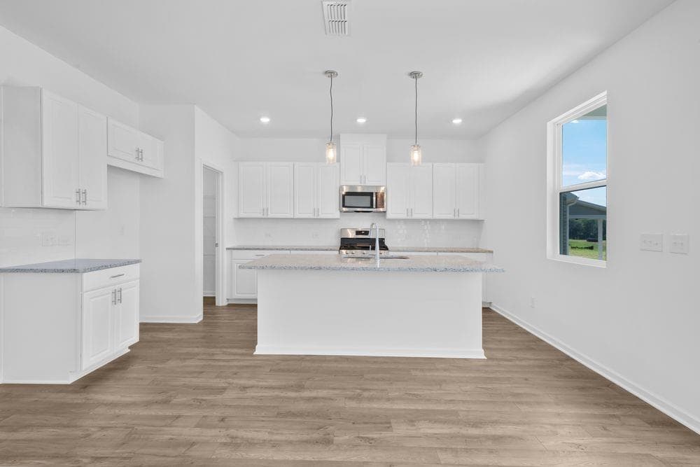 4 bedroom, 3 bathroom, 2,696 sq ft single family residence for sale at 4043 Alderstone Drive, Flowery Branch, GA 30542 — photo 2