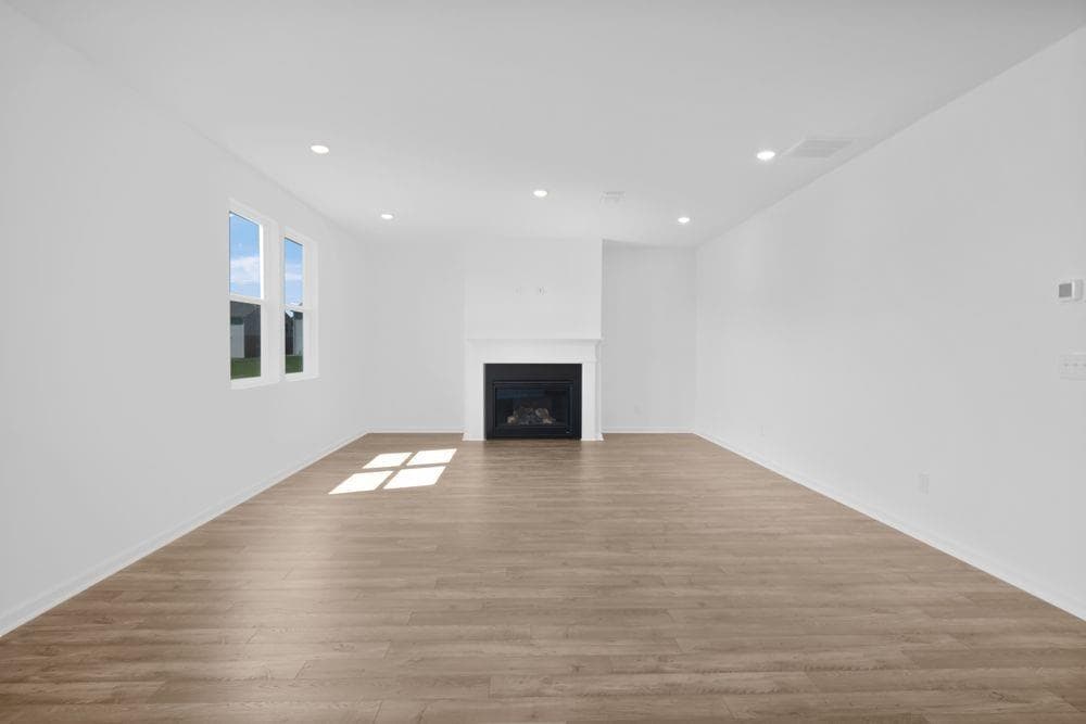 4 bedroom, 3 bathroom, 2,696 sq ft single family residence for sale at 4043 Alderstone Drive, Flowery Branch, GA 30542 — photo 3
