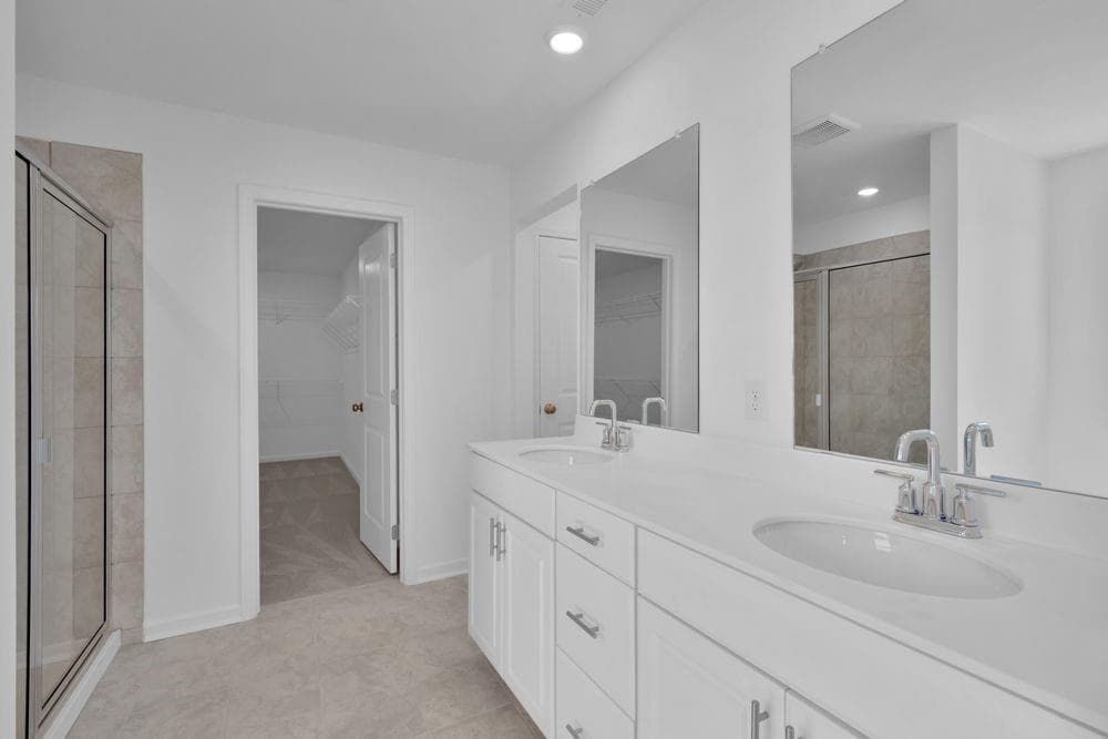 4 bedroom, 3 bathroom, 2,696 sq ft single family residence for sale at 4043 Alderstone Drive, Flowery Branch, GA 30542 — photo 4