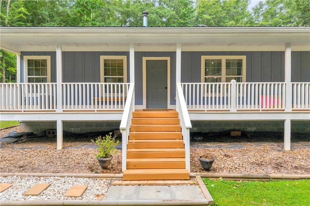 3 bedroom, 2 bathroom, 1,666 sq ft single family residence under contract at 1557 Davis Ford Road, Covington, GA 30014 — photo 3