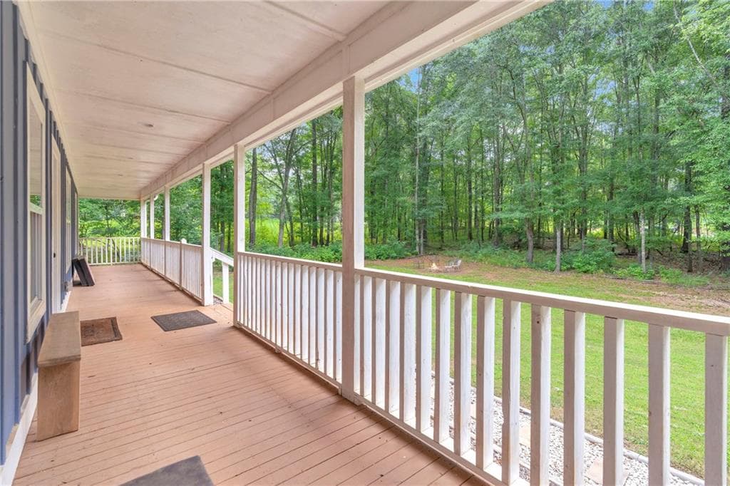 3 bedroom, 2 bathroom, 1,666 sq ft single family residence under contract at 1557 Davis Ford Road, Covington, GA 30014 — photo 4