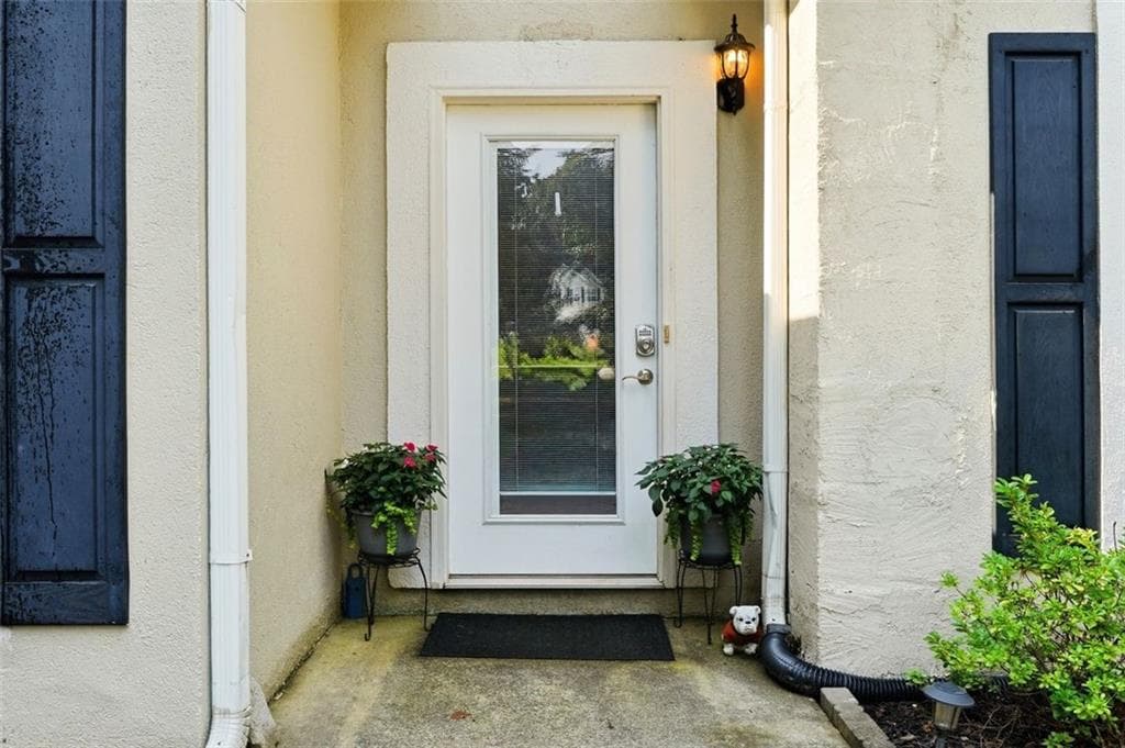 3 bedroom, 2 bathroom, 1,423 sq ft single family residence under contract at 142 Laurel Creek Court, Carrollton, GA 30117 — photo 4