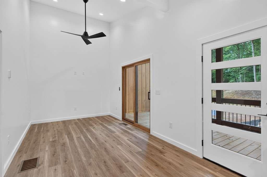 1 bedroom, 1 bathroom, 480 sq ft single family residence under contract at 208 McClure Way, Blue Ridge, GA 30513 — photo 2