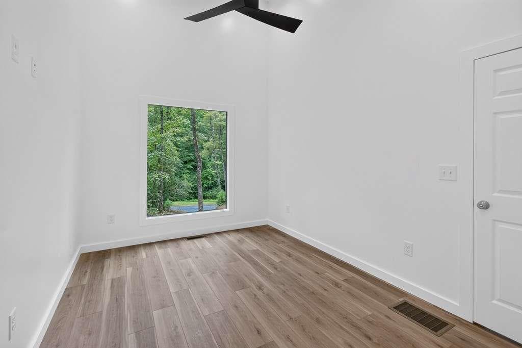 1 bedroom, 1 bathroom, 480 sq ft single family residence under contract at 208 McClure Way, Blue Ridge, GA 30513 — photo 9