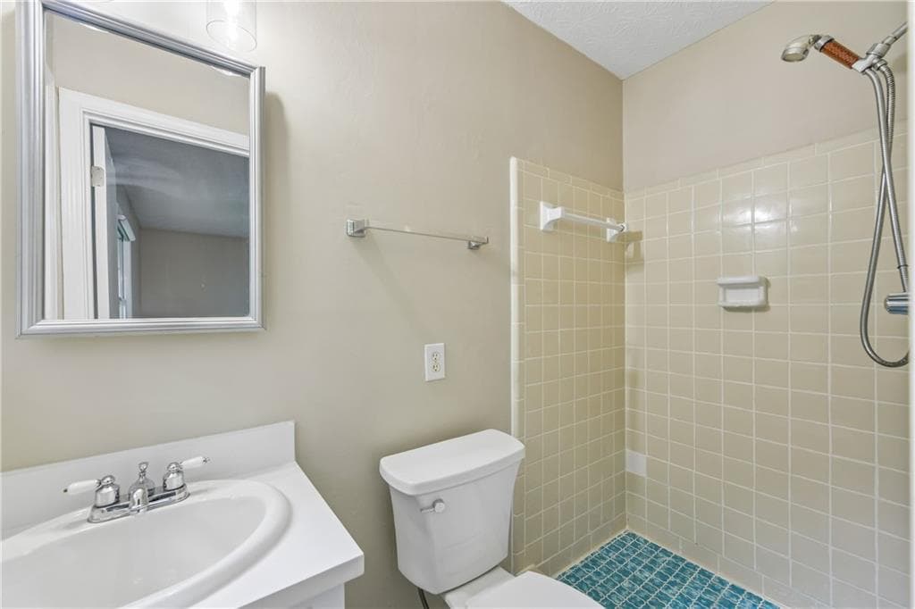 4 bedroom, 3 bathroom, 1,720 sq ft single family residence under contract at 714 Continental Drive, Lawrenceville, GA 30044 — photo 8