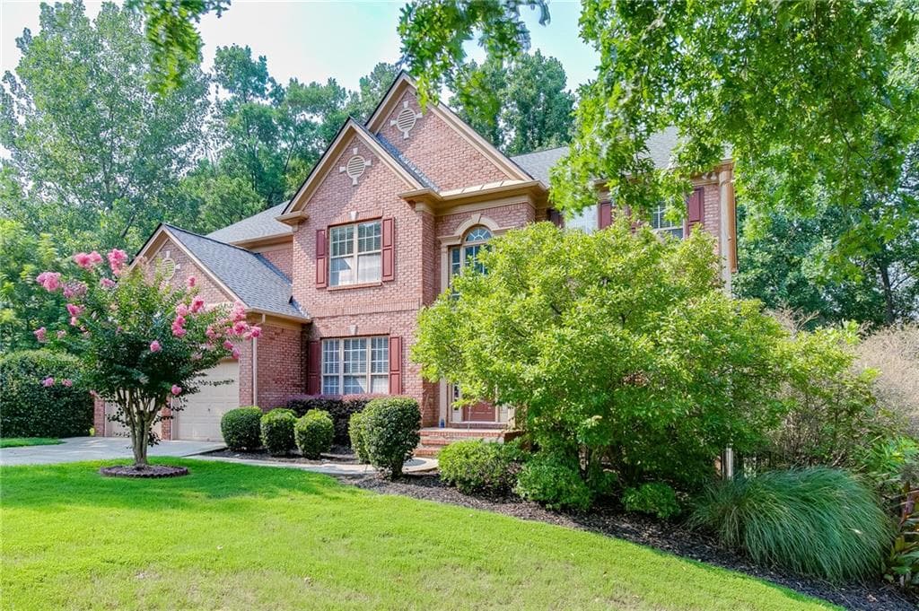 7 bedroom, 5 bathroom, 5,152 sq ft single family residence for sale at 1620 Alvecote Court, Cumming, GA 30041 — photo 3