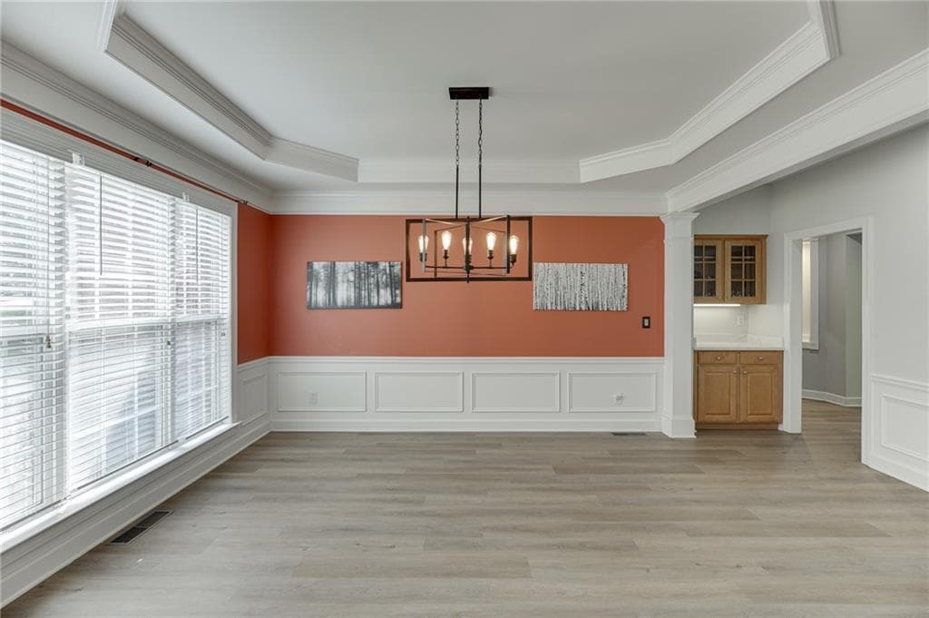 7 bedroom, 5 bathroom, 5,152 sq ft single family residence for sale at 1620 Alvecote Court, Cumming, GA 30041 — photo 7