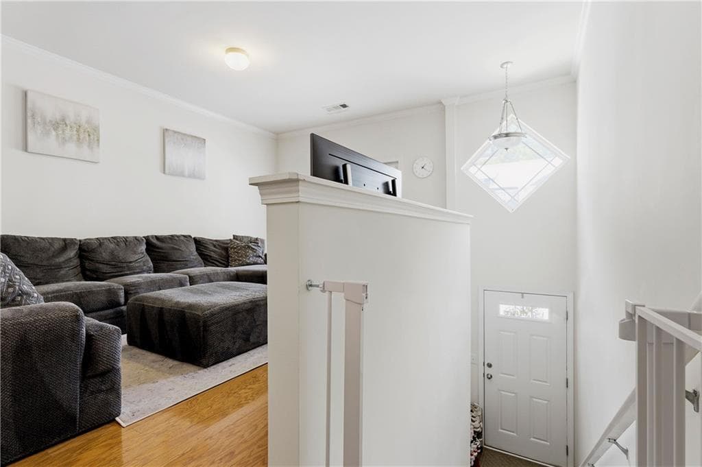 3 bedroom, 4 bathroom, 1,326 sq ft townhouse for sale at 1524 Liberty Parkway, Atlanta, GA 30318 — photo 3