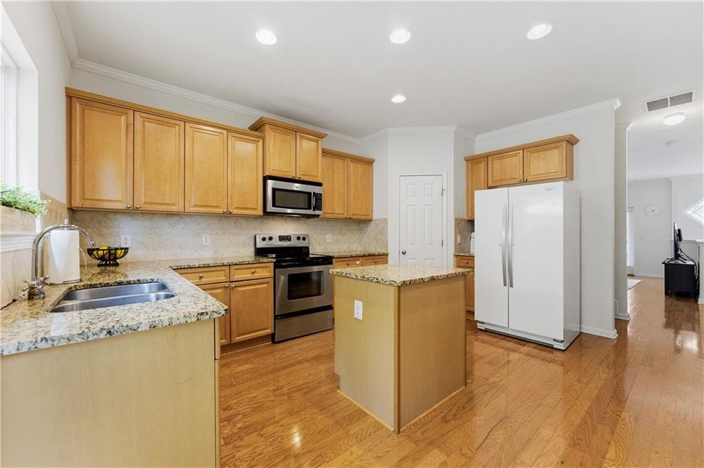 3 bedroom, 4 bathroom, 1,326 sq ft townhouse for sale at 1524 Liberty Parkway, Atlanta, GA 30318 — photo 6