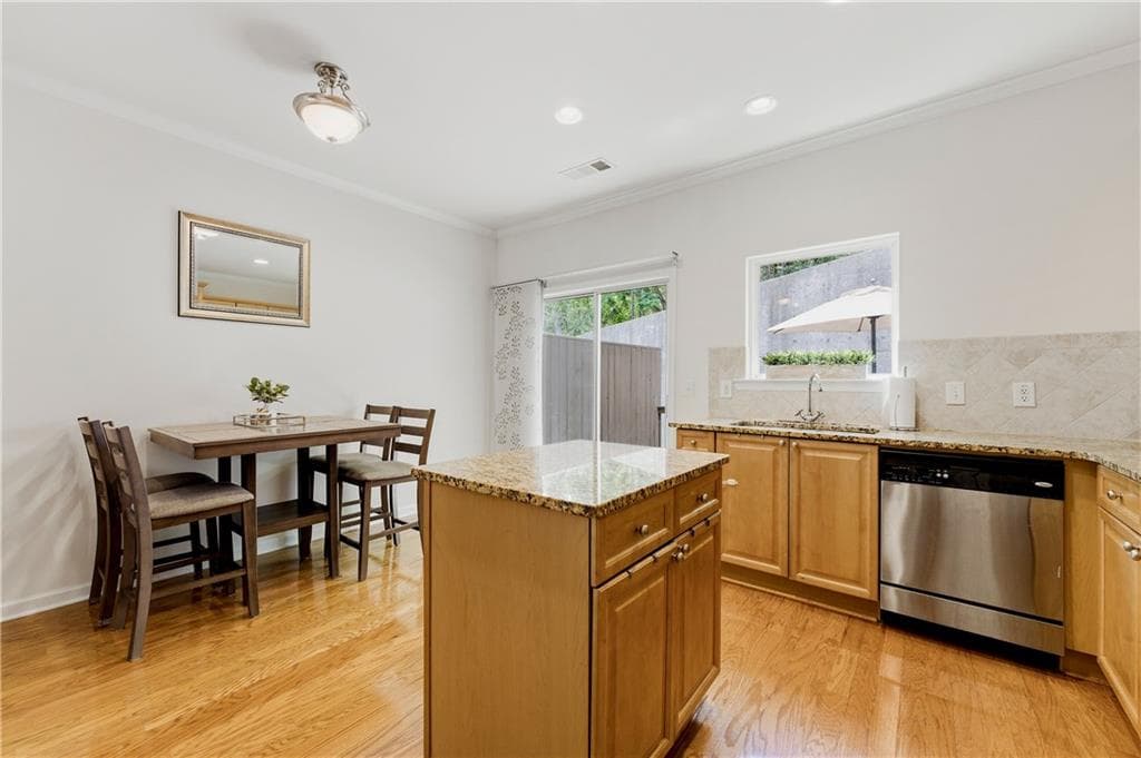3 bedroom, 4 bathroom, 1,326 sq ft townhouse for sale at 1524 Liberty Parkway, Atlanta, GA 30318 — photo 7